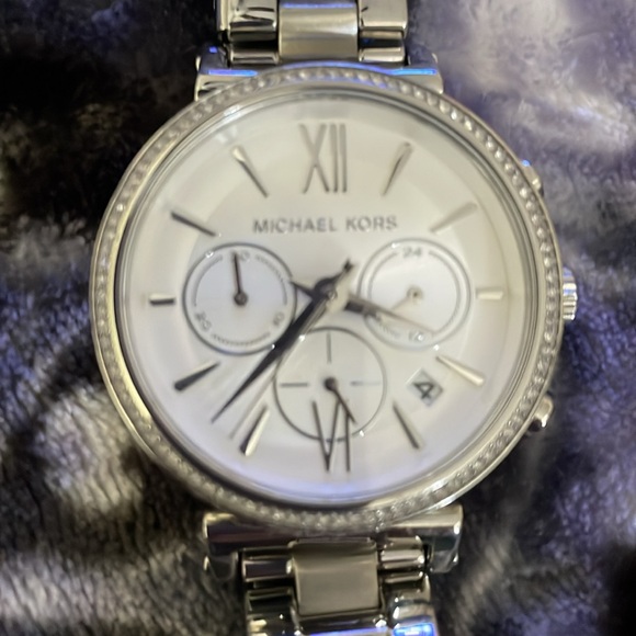 Michael Kors silver watch - Picture 5 of 5